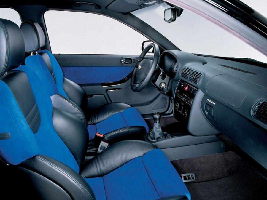 Интерьер Audi S3 (8L) 1999 года  (фото 4 из 8)